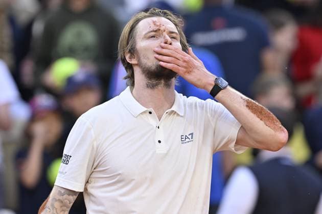2025 Roland-Garros - Day 9 PARIS, FRANCE - JUNE 2: Aleksandr Bublik of Kazakhstan competes against Jack Draper (not seen) of United Kingdom during Men s Singles Fourth Round match on Day Nine of the 2025 French Open at Court Suzanne Lenglen in Paris, France on June 2, 2025. Burak Akbulut Anadolu Paris France. Editorial use only. Please get in touch for any other usage.  Copyright: x2025xAnadoluxBurakxAkbulutx