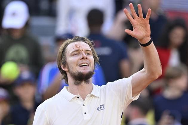 Sport Themen der Woche KW23 Sport Bilder des Tages 2025 Roland-Garros - Day 9 PARIS, FRANCE - JUNE 2: Aleksandr Bublik of Kazakhstan competes against Jack Draper (not seen) of United Kingdom during Men s Singles Fourth Round match on Day Nine of the 2025 French Open at Court Suzanne Lenglen in Paris, France on June 2, 2025. Burak Akbulut Anadolu Paris France. Editorial use only. Please get in touch for any other usage.  Copyright: x2025xAnadoluxBurakxAkbulutx