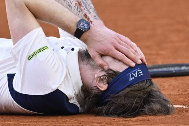 2025 Roland-Garros - Day 9 PARIS, FRANCE - JUNE 2: Aleksandr Bublik of Kazakhstan competes against Jack Draper (not seen) of United Kingdom during Men s Singles Fourth Round match on Day Nine of the 2025 French Open at Court Suzanne Lenglen in Paris, France on June 2, 2025. Burak Akbulut Anadolu Paris France. Editorial use only. Please get in touch for any other usage.  Copyright: x2025xAnadoluxBurakxAkbulutx