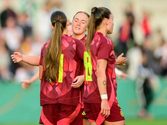 Sport Bilder des Tages Tuana Mahmoud (Deutschland U23, 11) , schiesst das entscheidene 2:1 fuer Deutschland, feiern mit dem Team, Deutschland vs. USA, Fussball, Frauen, U23 Laenderspiel, Testspiel, Spielzeit 2024 2025, 02.06.2025 Eibner-Pressefoto Andreas Ulmer Deutschland vs. USA, Fussball, Frauen, U23 Laenderspiel, Testspiel, Spielzeit 2024 2025, 02.06.2025 Pforzheim Copyright: xEibner-Pressefoto AndreasxUlmerx EP_AUR
