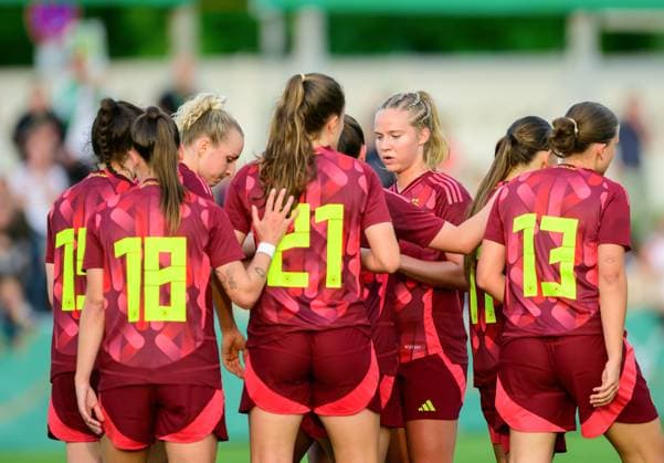 Deutschland U23, gewinnt 2:1 ueber USA U23, und feiert, Deutschland vs. USA, Fussball, Frauen, U23 Laenderspiel, Testspiel, Spielzeit 2024 2025, 02.06.2025 Eibner-Pressefoto Andreas Ulmer Deutschland vs. USA, Fussball, Frauen, U23 Laenderspiel, Testspiel, Spielzeit 2024 2025, 02.06.2025 Pforzheim Copyright: xEibner-Pressefoto AndreasxUlmerx EP_AUR