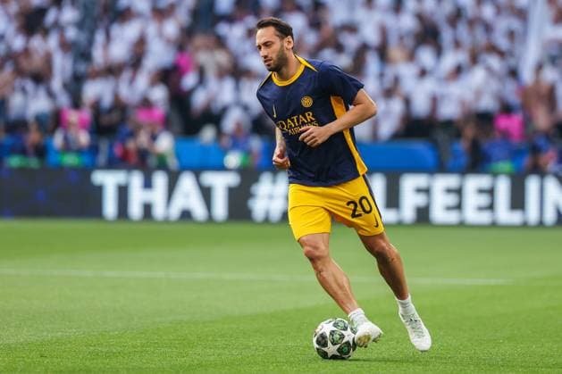 Paris Saint-Germain FC vs FC Internazionale - UEFA Champions League 2024 25 Final - 31 05 2025 Hakan Calhanoglu of FC Internazionale warms up during UEFA Champions League 2024 25 Final football match between Paris Saint-Germain FC and FC Internazionale at Munich Football Arena Copyright: xBEAUTIFULxSPORTS Carabellix