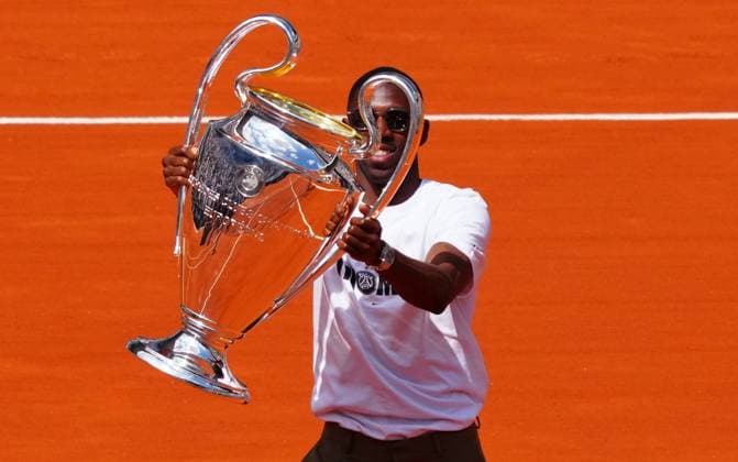 Ousmane Dembele parades the Champions League trophy on to Philippe Chatrier Court French Open Tennis, Day Nine, Tennis, Roland Garros, Paris, France - 02 Jun 2025 EDITORIAL USE ONLY No use with unauthorised audio, video, data, fixture lists, club league logos or live services. Online in-match use limited to 120 images, no video emulation. No use in betting, games or single club league player publications. Copyright: xJavierxGarcia Shutterstockx 15335297gq