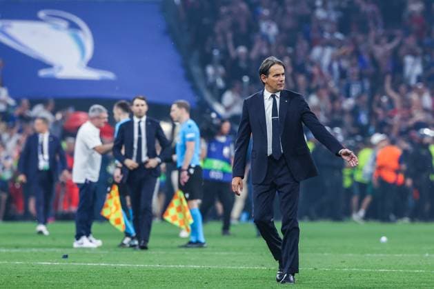 May 31, 2025, Munich, Germany: Simone Inzaghi Head Coach of FC Internazionale seen at the end of the match during UEFA Champions League 2024 25 Final football match between Paris Saint-Germain FC and FC Internazionale at Munich Football Arena. Final Score PSG 5 : 0 Inter Munich Germany - ZUMAs197 20250531_aaa_s197_874 Copyright: xFabrizioxCarabellix