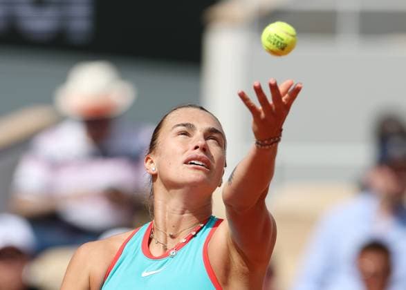 (250603) -- PARIS, June 3, 2025 -- Aryna Sabalenka serves during the women s singles quarterfinal between Zheng Qinwen of China and Aryna Sabalenka of Belarus at the French Open tennis tournament at Roland Garros, Paris, France, June 3, 2025. ) (SP)FRANCE-PARIS-TENNIS-FRENCH OPEN-WOMEN S SINGLES-QUARTERFINAL GaoxJing 