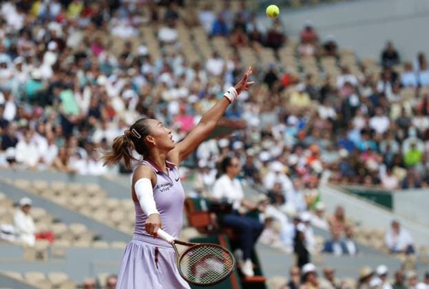 (250603) -- PARIS, June 3, 2025 -- Zheng Qinwen serves during the women s singles quarterfinal between Zheng Qinwen of China and Aryna Sabalenka of Belarus at the French Open tennis tournament at Roland Garros, Paris, France, June 3, 2025. ) (SP)FRANCE-PARIS-TENNIS-FRENCH OPEN-WOMEN S SINGLES-QUARTERFINAL GaoxJing 