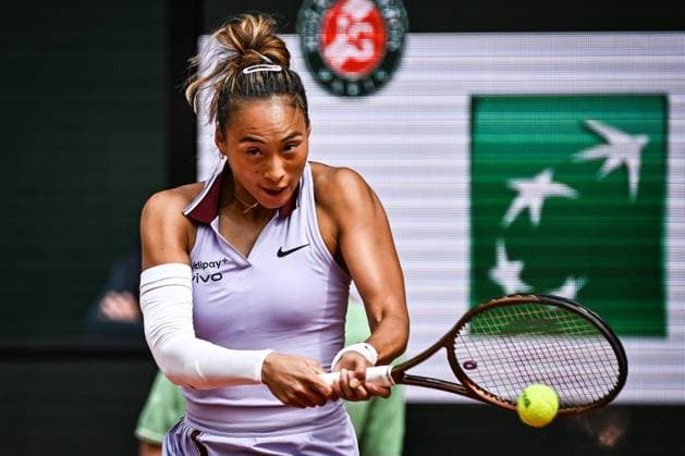 June 3, 2025, Paris, France, France: Qinwen ZHENG of China during the tenth day of Roland-Garros 2025, French Open 2025, Grand Slam tennis tournament at Roland-Garros Stadium on June 03, 2025 in Paris, France. Paris France - ZUMAm308 20250603_zsp_m308_005 Copyright: xMatthieuxMirvillex