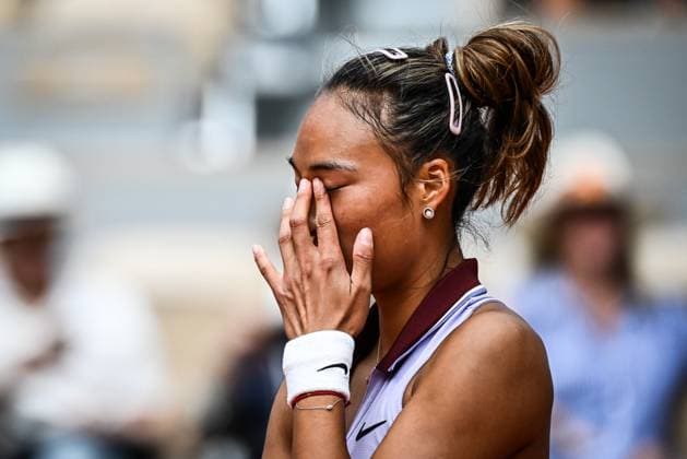 June 3, 2025, Paris, France, France: Qinwen ZHENG of China looks dejected during the tenth day of Roland-Garros 2025, French Open 2025, Grand Slam tennis tournament at Roland-Garros Stadium on June 03, 2025 in Paris, France. Paris France - ZUMAm308 20250603_zsp_m308_006 Copyright: xMatthieuxMirvillex