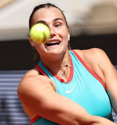 (250603) -- PARIS, June 3, 2025 -- Aryna Sabalenka returns a shot during the women s singles quarterfinal between Zheng Qinwen of China and Aryna Sabalenka of Belarus at the French Open tennis tournament at Roland Garros, Paris, France, June 3, 2025. ) (SP)FRANCE-PARIS-TENNIS-FRENCH OPEN-WOMEN S SINGLES-QUARTERFINAL LixJing 