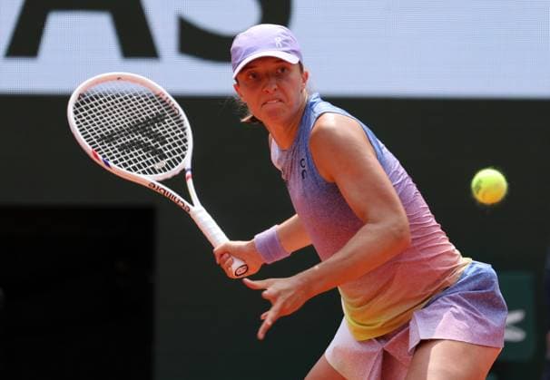 Polish Iga Swiatek plays against Ukrainian Elina Svitolina during their quarterfinal match of the French Tennis Open in Roland Garros in Paris, France, on Tuesday, June 3, 2025.  PAR20250603111 MAYAxVIDON-WHITE