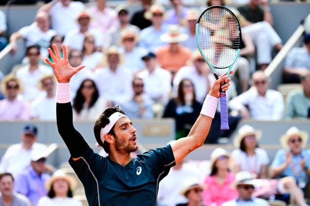 TENNIS : Roland Garros 2025 - Internationaux de France - 03 06 2025 Lorenzo Musetti ( Italy ) celebrates during the 2025 French Open at Roland Garros on Juin 03, 2025 in Paris, France. ( Photo Dante Badano PSNewz ) - ParisFrance  Copyright: xx