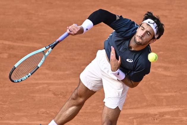 2025 Roland-Garros - Day 10 PARIS, FRANCE - JUNE 3: Frances Tiafoe (not seen) of US and Lorenzo Musetti of Italy compete during the Men s Singles Quarter-Final match on day ten of the 2025 French Open at Court Philippe-Chatrier in Paris, France on June 3, 2025. Burak Akbulut Anadolu Paris France. Editorial use only. Please get in touch for any other usage.  Copyright: x2025xAnadoluxBurakxAkbulutx