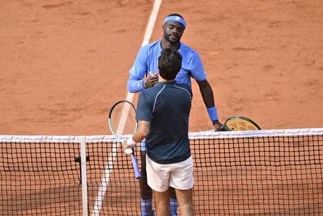 2025 Roland-Garros - Day 10 PARIS, FRANCE - JUNE 3: Frances Tiafoe of US and Lorenzo Musetti of Italy celebrate each other after the Men s Singles Quarter-Final match on day ten of the 2025 French Open at Court Philippe-Chatrier in Paris, France on June 3, 2025. Burak Akbulut Anadolu Paris France. Editorial use only. Please get in touch for any other usage.  Copyright: x2025xAnadoluxBurakxAkbulutx