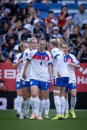 Agnes Beever-Jones (England) celebrates after scoring her team s goal during a Women s Nations League match between Spain and England at Stage Front Stadium in Barcelona, Barcelona, Spain, on June 03 2025. Photo by Felipe Mondino Copyright: x@FELIPExMONDINOx
