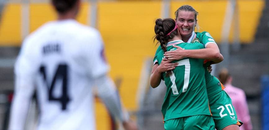 UEFA Women s Nations League 2025, Pairc Ui Chaoimh, Cork 3 6 2025 Republic of Ireland WNT vs Slovenia Ireland s Saoirse Noonan celebrates scoring her sides first goal with Caitlin Hayes Saoirse Noonan celebrates scoring her sides first goal with Caitlin Hayes 3 6 2025  Copyright: x INPHO RyanxByrnex RB1_0843A