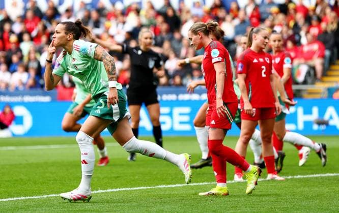 Elena Linari of Italy celebrates scoring a goal after making the score 0-1. Wales Women v Italy Women, UEFA Women s Nations League - League A - Group 4, Football, Swansea.com Stadium, Swansea, Wales, UK - 03 Jun 2025 EDITORIAL USE ONLY No use with unauthorised audio, video, data, fixture lists, club league logos or live services. Online in-match use limited to 120 images, no video emulation. No use in betting, games or single club league player publications. Copyright: xJamesxMarsh Shutterstockx 15338010ac