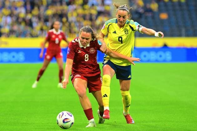 Strawberry Arena, Solna, Sweden, June 3rd 2025: Emma Snerle (8 Denmark) and Kosovare Asllani (9 Sweden) in a battle for the ball during the game in UEFA Nations League on June 3rd 2025 between Sweden and Denmark at Strawberry Arena in Solna, Sweden (Peter Sonander SPP) Copyright: xPeterxSonander SPPx spp-en-PeSo-PSon-20250603-193733_PS_6996