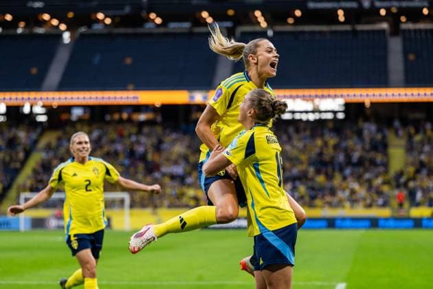 250603 Fridolina Rolfö and Filippa Angeldahl of Sweden celebrate after 3-0 during the Women s Nations League football match between Sweden and Denmark on June 3, 2025 in Stockholm. Photo: Emma Wallskog BILDBYRAN COP 320 JM0698 fotboll football soccer fotball nations league uefa womens nations league sverige sweden danmark denmark dam bbeng jubel Copyright: EMMAxWALLSKOG BB250603EW009