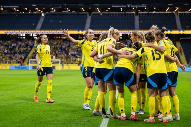 250603 Filippa Angeldahl of Sweden celebrates with team mates after scoring 3-0 during the Women s Nations League football match between Sweden and Denmark on June 3, 2025 in Stockholm. Photo: Emma Wallskog BILDBYRAN COP 320 JM0698 fotboll football soccer fotball nations league uefa womens nations league sverige sweden danmark denmark dam bbeng jubel Copyright: EMMAxWALLSKOG BB250603EW012