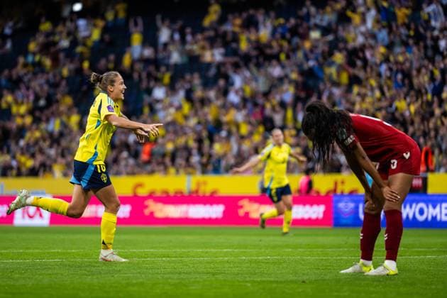 250603 Filippa Angeldahl of Sweden celebrates after scoring 3-0 while Isabella Obaze of Denmark looks dejected during the Women s Nations League football match between Sweden and Denmark on June 3, 2025 in Stockholm. Photo: Joel Marklund BILDBYRAN kod JM JM0698 fotboll football soccer fotball nations league uefa womens nations league sverige sweden danmark denmark dam bbeng bbauto jubel depp Copyright: JOELxMARKLUND BB250603JM027