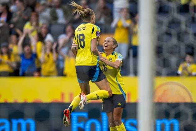 250603 Fridolina Rolfö and Filippa Angeldahl of Sweden celebrates after 3-0 during the Women s Nations League football match between Sweden and Denmark on June 3, 2025 in Stockholm. Photo: Joel Marklund BILDBYRAN kod JM JM0698 fotboll football soccer fotball nations league uefa womens nations league sverige sweden danmark denmark dam bbeng bbauto jubel Copyright: JOELxMARKLUND BB250603JM028