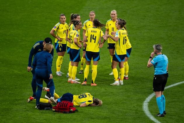 250603 Fridolina Rolfö of Sweden in pain during the Women s Nations League football match between Sweden and Denmark on June 3, 2025 in Stockholm. Photo: Simon Hastegard BILDBYRAN kod SH JM0698 fotboll football soccer fotball nations league uefa womens nations league sverige sweden danmark denmark dam bbeng skada Copyright: SIMONxHASTEGARD BB250603SH021