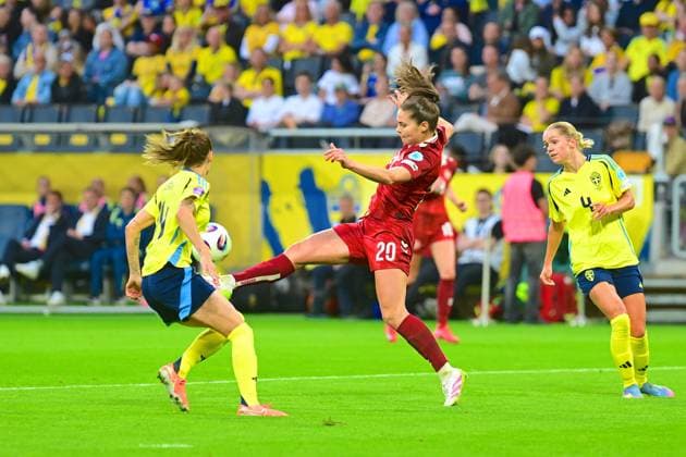Strawberry Arena, Solna, Sweden, June 3rd 2025: Signe Bruun (20 Denmark) , Nathalie Bjorn (14 Sweden) and Hanna Lundkvist (4 Sweden) in the game in UEFA Nations League on June 3rd 2025 between Sweden and Denmark at Strawberry Arena in Solna, Sweden (Peter Sonander SPP) Copyright: xPeterxSonander SPPx spp-en-PeSo-PSon-20250603-200406_PS_7382