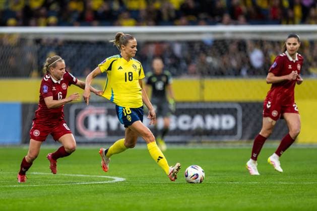 250603 Josefine Hasbo of Denmark and Fridolina Rolfö of Sweden during the Women s Nations League football match between Sweden and Denmark on June 3, 2025 in Stockholm. Photo: Emma Wallskog BILDBYRAN COP 320 JM0698 fotboll football soccer fotball nations league uefa womens nations league sverige sweden danmark denmark dam bbeng Copyright: EMMAxWALLSKOG BB250603EW019