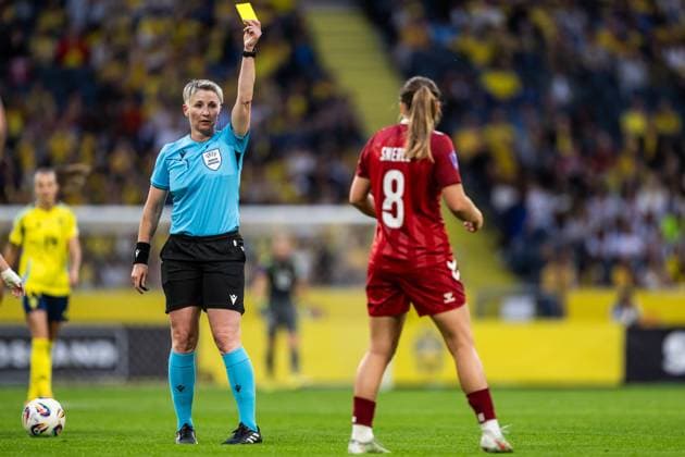 250603 Emma Snerle of Denmark receives a yellow card from referee Jana Adamkova during the Women s Nations League football match between Sweden and Denmark on June 3, 2025 in Stockholm. Photo: Joel Marklund BILDBYRAN kod JM JM0698 fotboll football soccer fotball nations league uefa womens nations league sverige sweden danmark denmark dam bbeng bbauto Copyright: JOELxMARKLUND BB250603JM041