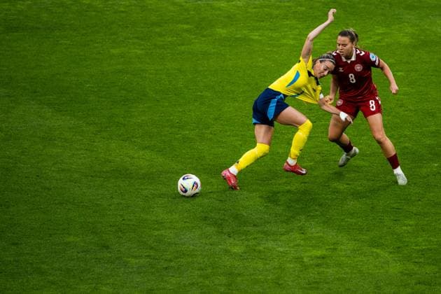 250603 Kosovare Asllani of Sweden and Emma Snerle of Denmark during the Women s Nations League football match between Sweden and Denmark on June 3, 2025 in Stockholm. Photo: Simon Hastegard BILDBYRAN kod SH JM0698 fotboll football soccer fotball nations league uefa womens nations league sverige sweden danmark denmark dam bbeng Copyright: SIMONxHASTEGARD BB250603SH030