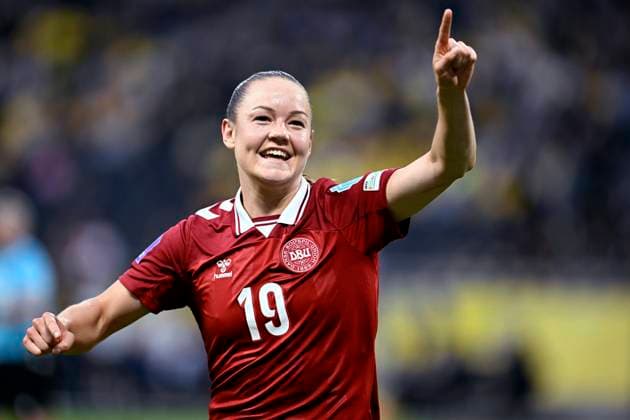 STOCKHOLM, SVERIGE 20250603 Danmarks 19 Janni Thomsen jublar efter mal och reducering till 3-1 under tisdagens match mellan Sverige och Danmark i Nations League, damer, divison A, grupp 4, pa Strawberry Arena. STOCKHOLM SVERIGE x10050x