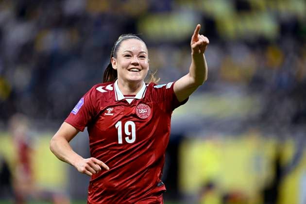 STOCKHOLM, SVERIGE 20250603 Danmarks 19 Janni Thomsen jublar efter mal och reducering till 3-1 under tisdagens match mellan Sverige och Danmark i Nations League, damer, divison A, grupp 4, pa Strawberry Arena. STOCKHOLM SVERIGE x10050x