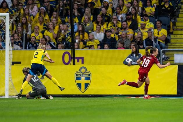 250603 goalkeeper Jennifer Falk and Jonna Andersson of Sweden look dejected while Janni Thomsen of Denmark celebrates after scoring 3-1 during the Women s Nations League football match between Sweden and Denmark on June 3, 2025 in Stockholm. Photo: Emma Wallskog BILDBYRAN COP 320 JM0698 fotboll football soccer fotball nations league uefa womens nations league sverige sweden danmark denmark dam bbeng depp jubel Copyright: EMMAxWALLSKOG BB250603EW024
