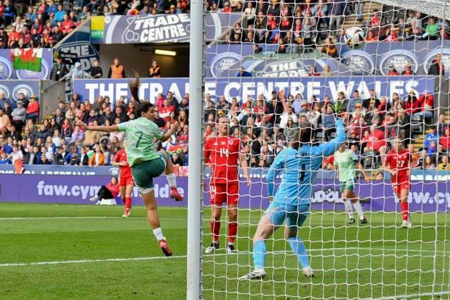 Sport Bilder des Tages Football - Women™s Nations League - League A - Group 4 - Wales vs Igtaly - Swansea.com Stadium - Tuesday 3rd June 2025 Sofia Cantore ITALY WOMEN scores her team s third goal COLORSPORT Winston Bynorth 
