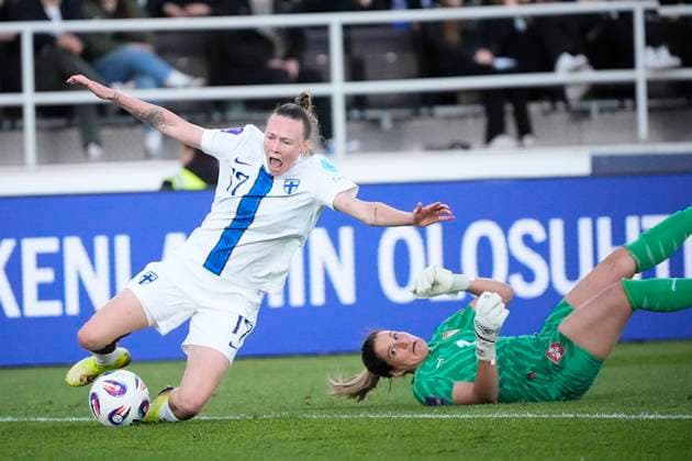 Sport Bilder des Tages Sanni Franssi of Finland and Tyla Jay VlajniÄ‡ of Serbia the UEFA Women s Nations League match between Finland and Serbia at the Helsinki Olympic Stadium on 3rd June 2025 in Helsinki, Finland. (Kalle Parkkinen Newspix24)  Copyright: xKALLExPARKKINENx NP24kp0023