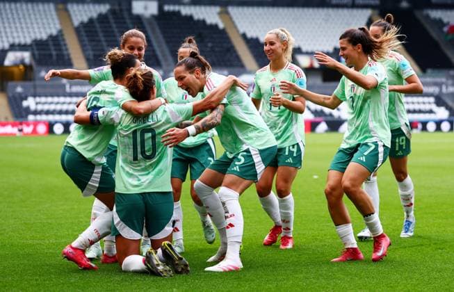 Sport Themen der Woche KW23 Sport Bilder des Tages Cristiana Girelli of Italy celebrates scoring a goal after making the score 0-4. Wales Women v Italy Women, UEFA Women s Nations League - League A - Group 4, Football, Swansea.com Stadium, Swansea, Wales, UK - 03 Jun 2025 EDITORIAL USE ONLY No use with unauthorised audio, video, data, fixture lists, club league logos or live services. Online in-match use limited to 120 images, no video emulation. No use in betting, games or single club league player publications.  Copyright: xJamesxMarsh Shutterstockx 15338010bd