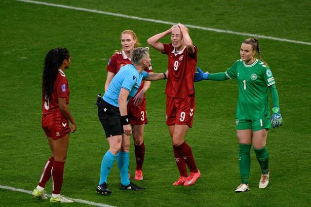 250603 Amalie Vangsgaard of Denmark in pain during the Women s Nations League football match between Sweden and Denmark on June 3, 2025 in Stockholm. Photo: Simon Hastegard BILDBYRAN kod SH JM0698 fotboll football soccer fotball nations league uefa womens nations league sverige sweden danmark denmark dam bbeng Referee Jana Adamkova Copyright: SIMONxHASTEGARD BB250603SH036