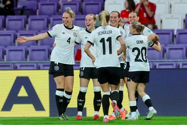 Sydney Lohmann (Germany) bejubelt ihren Treffer mit den Teamkolleginnen, UEFA Women s Nations League 2024 25 Grp A1 MD6, Austria and Germany, Viola Park am 03. June 2025 in Wien, Oesterreich. (Foto von Marco Steinbrenner DeFodi Images) Sydney Lohmann (Germany) celebrates her goal with teammates, UEFA Women s Nations League 2024 25 Grp A1 MD6, Austria and Germany, Viola Park, June 3, 2025 in Vienna, Austria. (Photo by Marco Steinbrenner DeFodi Images)