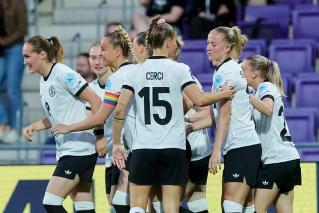 Sydney Lohmann (Germany) bejubelt ihren Treffer mit den Teamkolleginnen, UEFA Women s Nations League 2024 25 Grp A1 MD6, Austria and Germany, Viola Park am 03. June 2025 in Wien, Oesterreich. (Foto von Marco Steinbrenner DeFodi Images) Sydney Lohmann (Germany) celebrates her goal with teammates, UEFA Women s Nations League 2024 25 Grp A1 MD6, Austria and Germany, Viola Park, June 3, 2025 in Vienna, Austria. (Photo by Marco Steinbrenner DeFodi Images)
