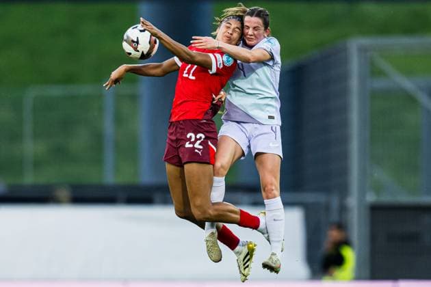 250603 Sydney Schertenleib of Switzerland and Tuva Hansen of Norway during the UEFA Women™s Nations League football match between Switzerland and Norway on June 3, 2025 in Sion. Photo: Marius Simensen BILDBYRAN COP 238 bbeng dam football fotball fotboll norge norway soccer sveits switzerland uefa women s nations league Copyright: MARIUSxSIMENSEN BB250603BB605
