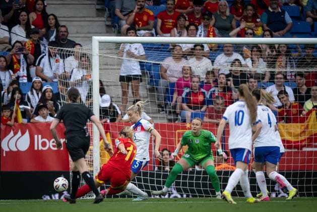 Alexia Putellas (Spain) in action during a Women s Nations League match between Spain and England at Stage Front Stadium in Barcelona, Barcelona, Spain, on June 03 2025. Photo by Felipe Mondino  Copyright: xFelipexMondino IPAxSportx xipa-agency.netx xx IPA_58576602 IPA_Agency_IPA58576602