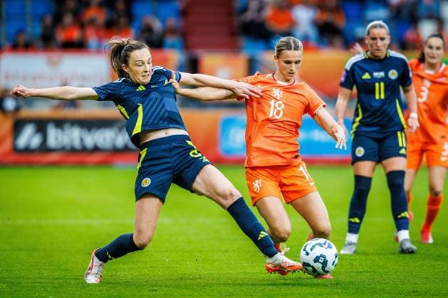 TILBURG, 03-06-2025, Koning Willem II Stadion, Women™s Nations League 2025-2026 football, Netherlands defender Kerstin Casparij, Scotland defender Sophie Howard during the match Netherlands - Scotland (women) Netherlands - Scotland (women)  x29606319x Copyright: