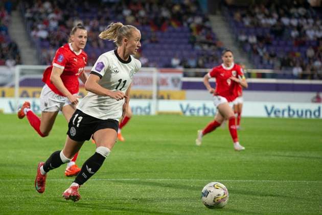 GER, Bremen, Fußballl, Frauenfussball, UEFA Womens Nations League, 6. Spieltag, Oesterreich vs. Deutschland im Bild v.l.: Lea Schueller (GER 11), einzeln 03.06.2025, Franz-Horr-Stadion Wien UEFA REGULATIONS PROHIBIT ANY USE OF PHOTOGRAPHS AS IMAGE SEQUENCES AND OR QUASI-VIDEO, Copyright: HMBxMedia PaulxFritz