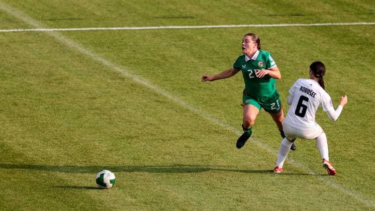 UEFA Women s Nations League 2025, Pairc Ui Chaoimh, Cork 3 6 2025 Republic of Ireland WNT vs Slovenia Ireland™s Emily Murphy with Kaja KoroÅ¡ec of Slovenia Emily Murphy with Kaja KoroÅ¡ec 3 6 2025  Copyright: x INPHO BenxBradyx BB3_1423
