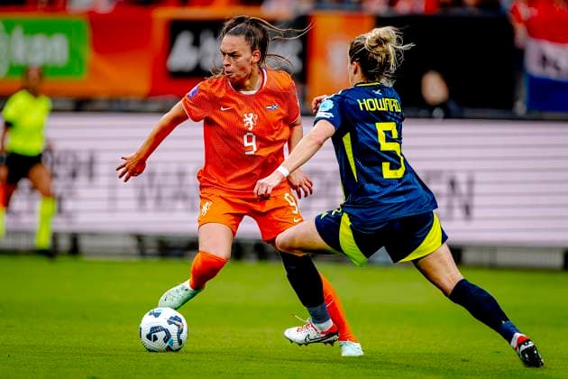 Netherlands forwarder Romee Leuchter, Scotland defender Sophie Howard during the match Netherlands - Scotland (women) at the Koning Willem II stadium for the UEFA Nations League women season 2024-2025 in TILBURG, Netherlands on 3 june 2025, (photo by Marcel van Dorst EYE4images DeFodi Images)