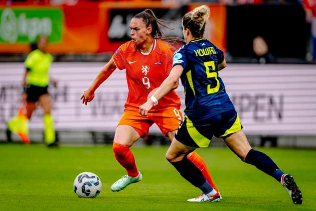 Netherlands forwarder Romee Leuchter, Scotland defender Sophie Howard during the match Netherlands - Scotland (women) at the Koning Willem II stadium for the UEFA Nations League women season 2024-2025 in TILBURG, Netherlands on 3 june 2025, (photo by Marcel van Dorst EYE4images DeFodi Images)