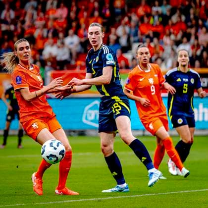 Netherlands midfielder Jill Roord, Scotland defender Jenna Clark during the match Netherlands - Scotland (women) at the Koning Willem II stadium for the UEFA Nations League women season 2024-2025 in TILBURG, Netherlands on 3 june 2025, (photo by Marcel van Dorst EYE4images)