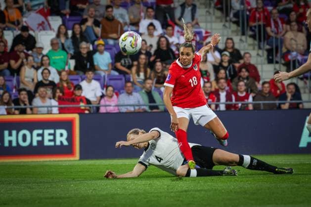 WOMEN SOCCER - NL, AUT vs GER VIENNA,AUSTRIA,03.JUN.25 - WOMEN SOCCER - UEFA Women s Nations League, OEFB international match, Länderspiel, Nationalmannschaft Austria vs Germany. Image shows Julia Hickelsberger-Fueller (AUT) and Rebecca Knaak (GER).  GEPAxpictures xDavidxBitzan