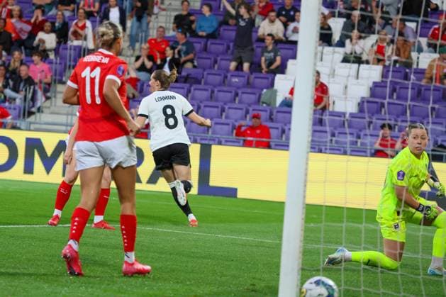 Wien, Österreich 03. Juni 2025: UEFA Nations League Women - 2025 - Österreich vs. Deutschland Im Bild: v.li. die Zweite Torschützin Sydney Lohmann (Deutschland) macht das Tor zum 1:0 für Deutschland und jubelt Generali Arena Copyright: xFotostandx xFantinix