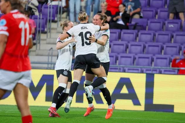 Wien, Österreich 03. Juni 2025: UEFA Nations League Women - 2025 - Österreich vs. Deutschland Im Bild: v.li. die Dritte Torschützin Sydney Lohmann (Deutschland) macht das Tor zum 1:0 für Deutschland und jubelt mit Franziska Kett (Deutschland) und Klara Bühl Buehl (Deutschland) Generali Arena Copyright: xFotostandx xFantinix